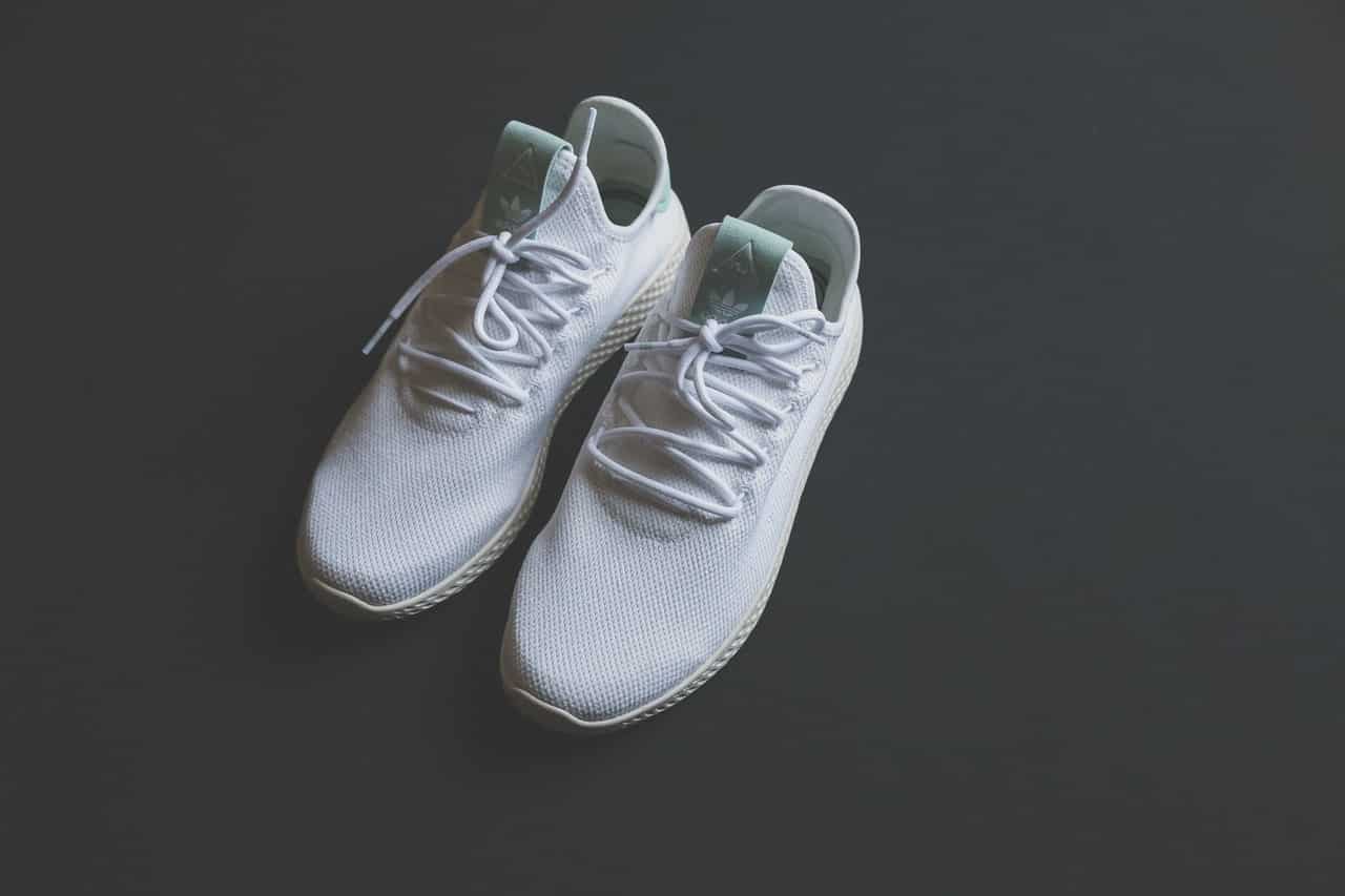sneakers perempuan