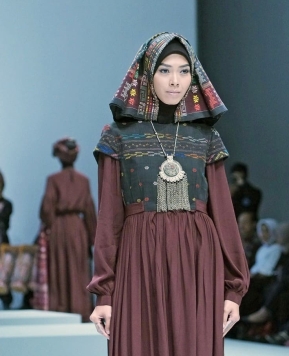 4  Kreasi Busana Tradisional Wanita Indonesia untuk Inspirasi Fesyen Anda