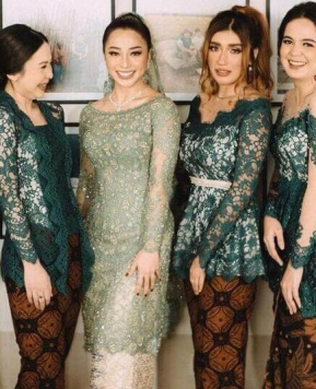 Memilih Warna Kebaya untuk Kulit Sawo Matang, Bikin Kulit Bercahaya