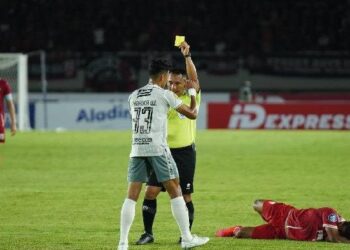 10-tim-dengan-kartu-kuning-terbanyak-2024-2025