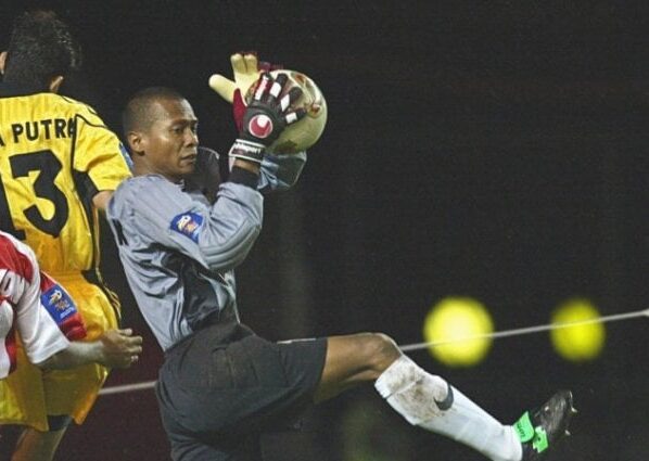 timnas-caps-Hendro Kartiko
