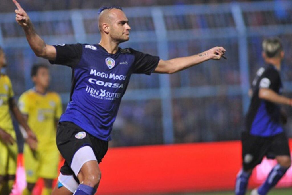 Kiko Insa-legenda-arema