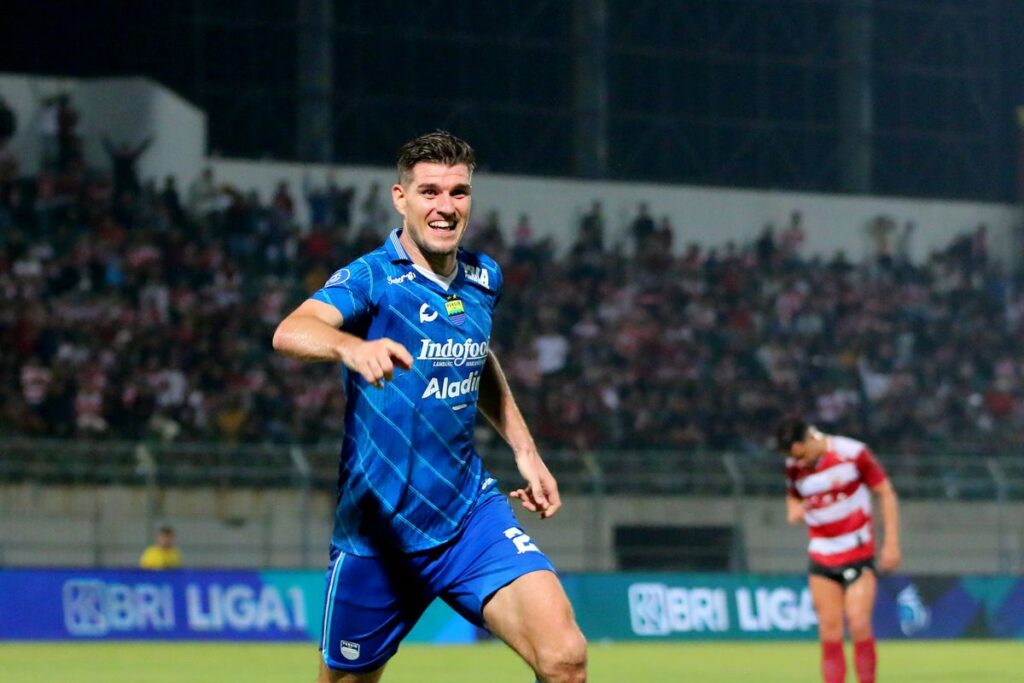 Nick Kuipers (Persib Bandung)-kartu-kuning-terbanyak