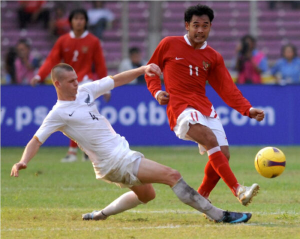 timnas-caps-Ponaryo Astaman
