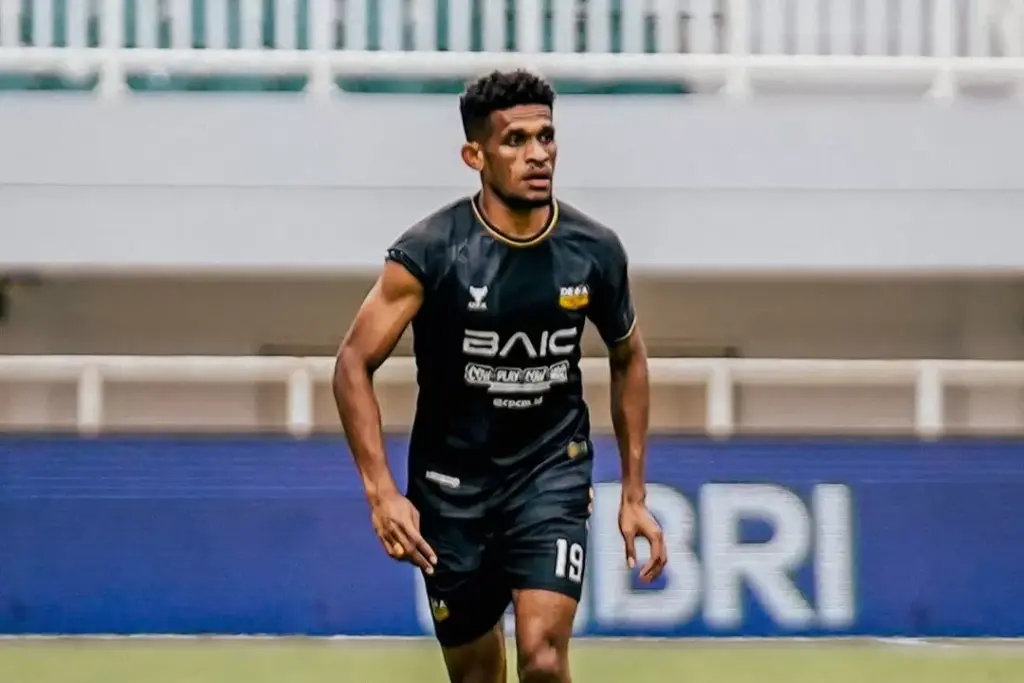 Ricky Kambuaya (Dewa United)-kartu-kuning-terbanyak