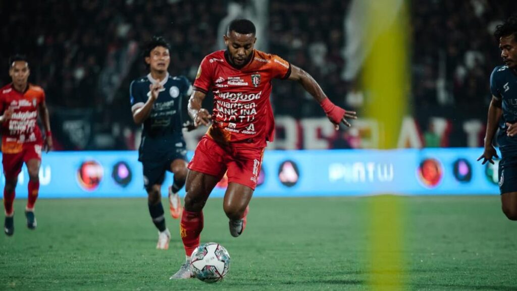 Yabes Roni (Bali United)-kartu-kuning-terbanyak